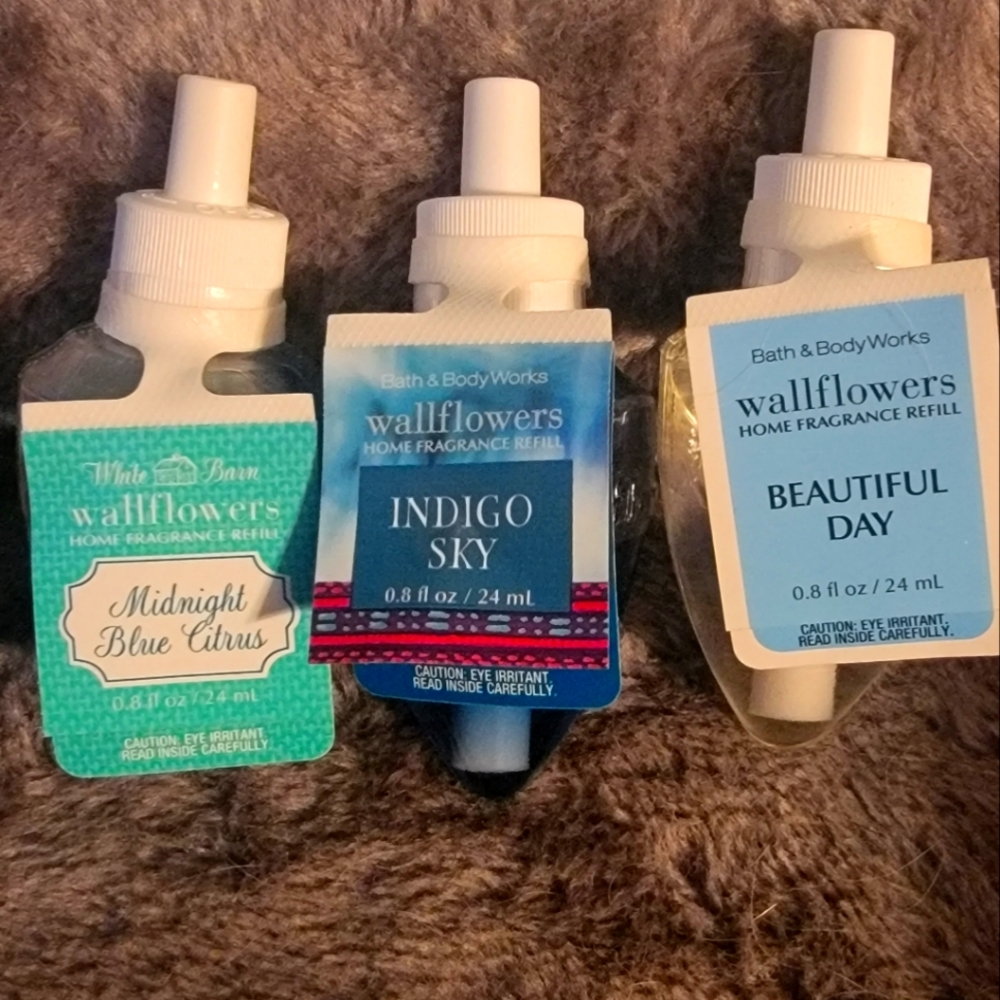 3 bath and body works wallflowers
